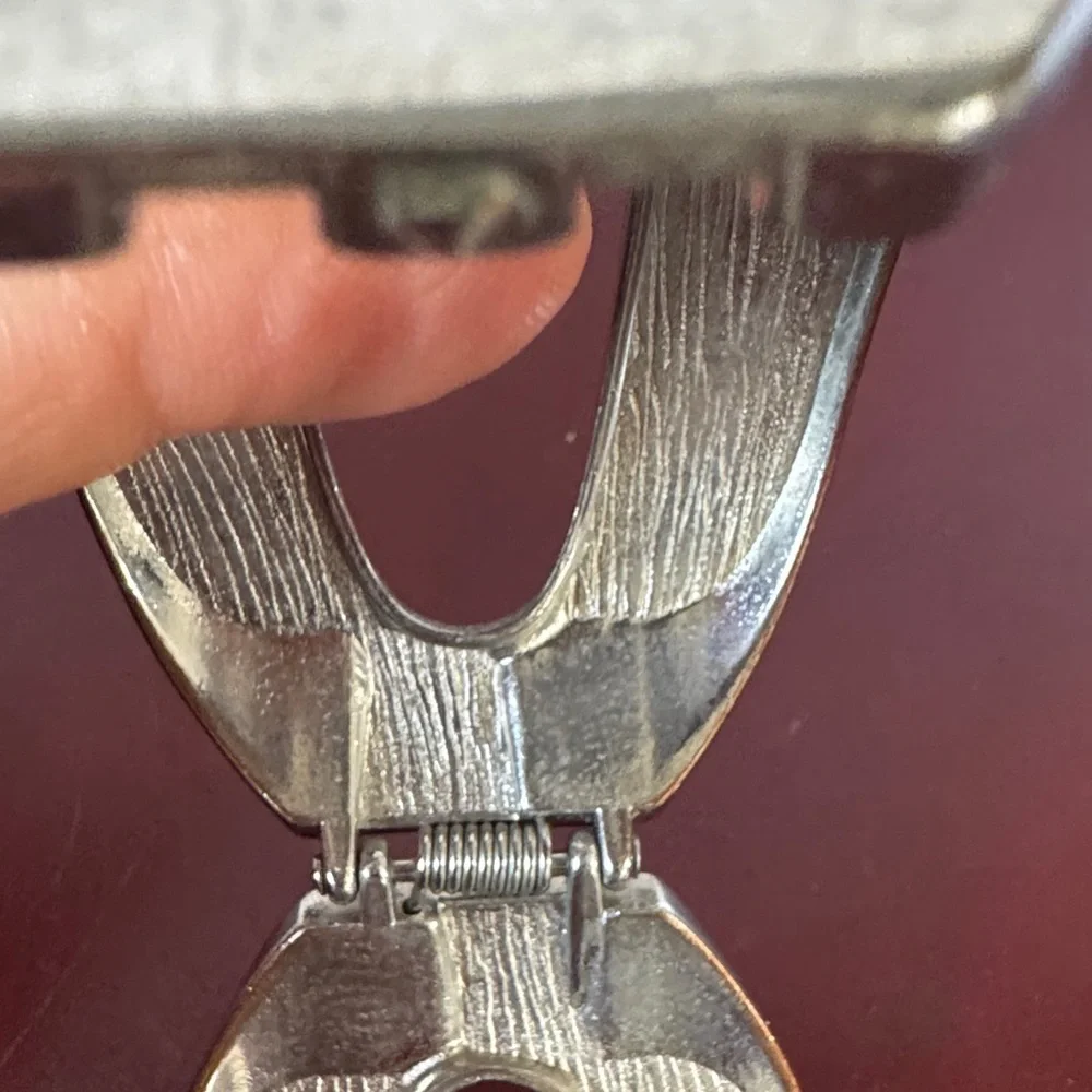 N/A stylish silver
